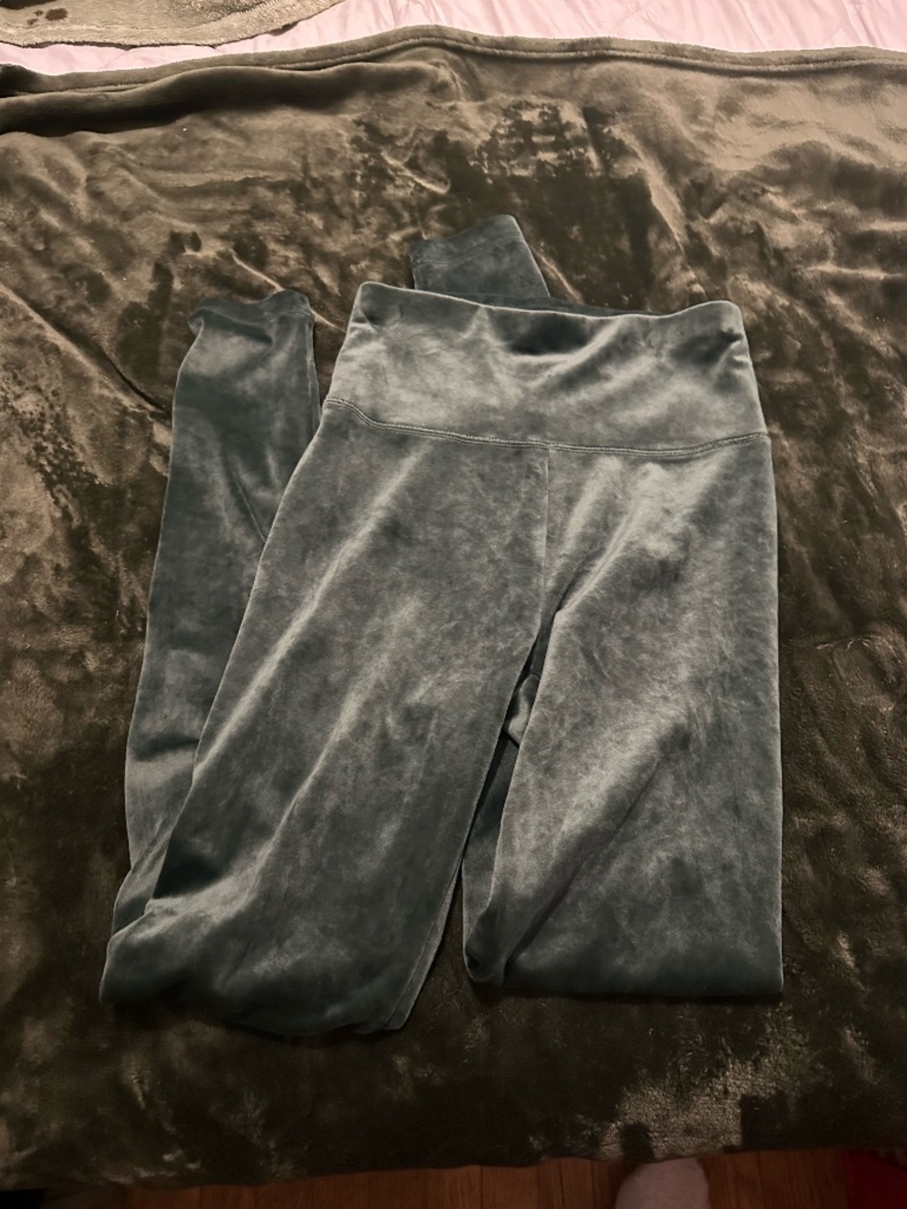 aerie Velvet-Look Leggings in Charcoal Gray